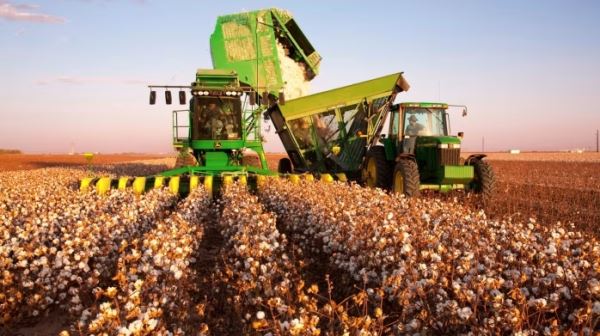 Введенные Трампом пошлины усугубляют положение американских фермеров, предупреждает компания Deere