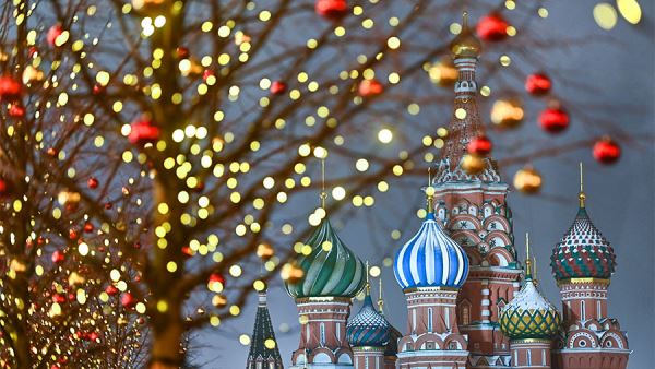 Захарова допустила влияние новогодней подсветки Москвы на делегацию США