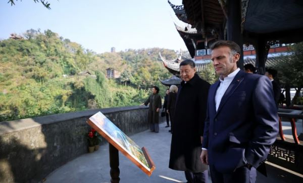 Си Цзиньпин приглашает Макрона на экскурсию, но не предлагает никаких выгодных сделок