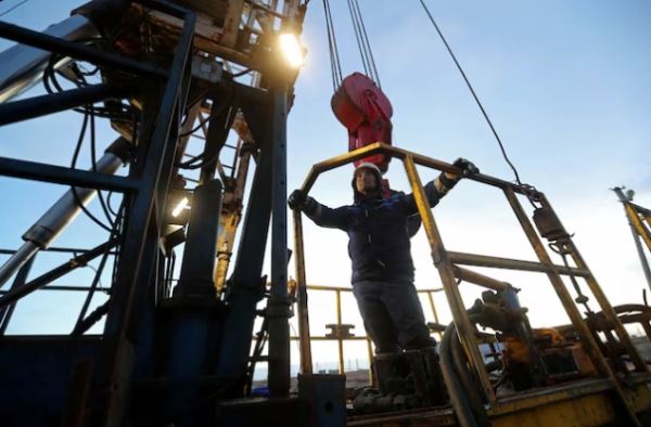 Казахстан сокращает добычу нефти после украинской атаки КТК