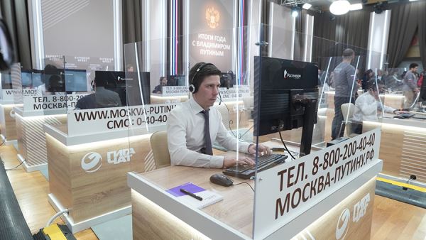 Москва и Петербург стали лидерами по числу обращений на прямую линию Путина