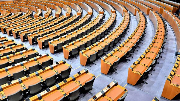 Политолог предрек массовые отставки в Еврокомиссии из-за коррупционного скандала