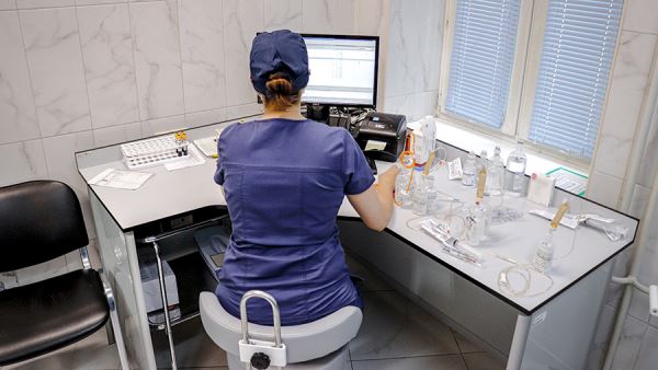 Котяков назвал медсестер самыми востребованными специалистами в ближайшие семь лет