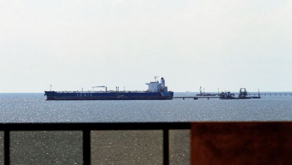 Трамп объявил о нефтяной блокаде Венесуэлы. Что пишут СМИ