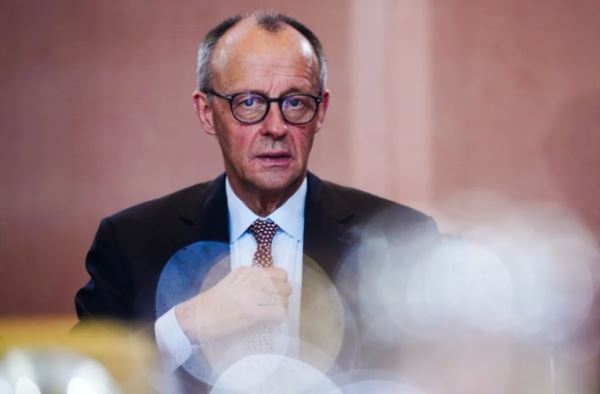 Мерц под угрозой: бизнес предупреждает о «свободном падении» Германии